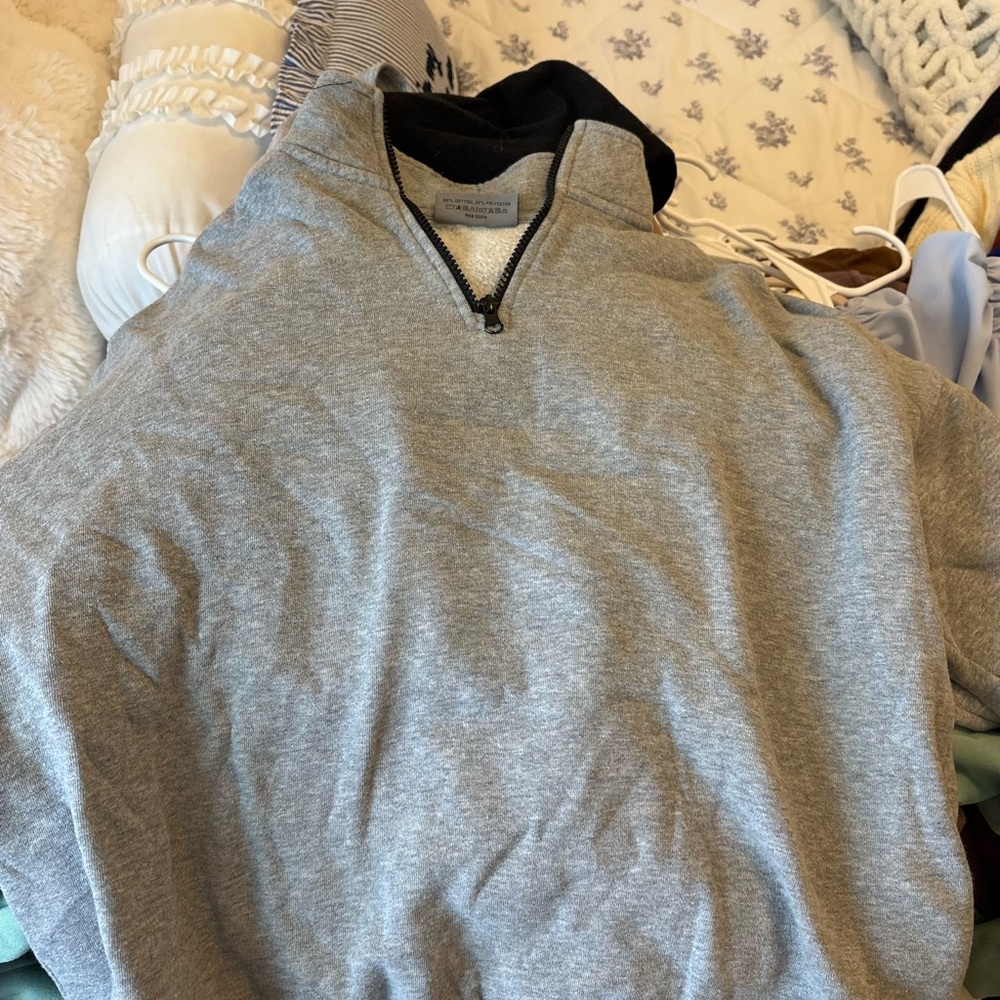 TAYLOR SWIFT QUARTER ZIP!!